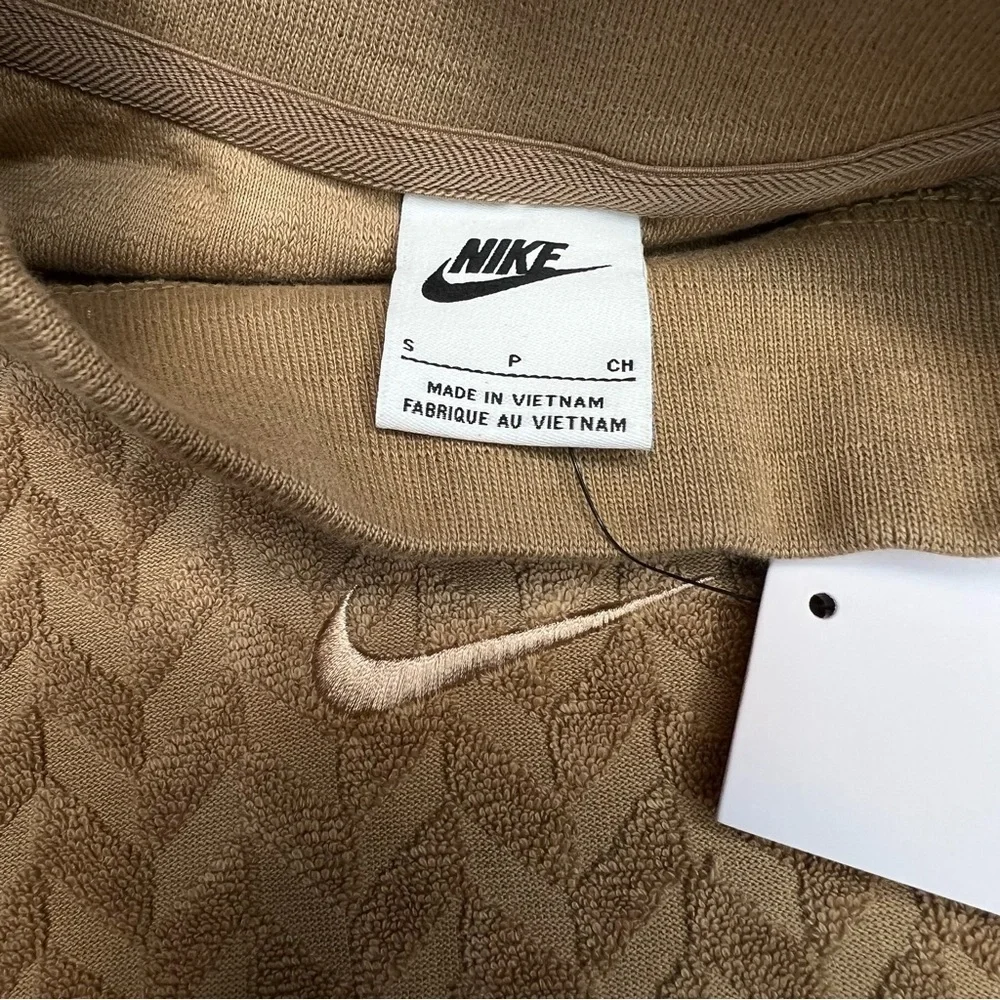 NWT Nike Sportswear Everyday Modern Allover Boxy Top Camel Size Small Cheveron - Picture 4 of 8